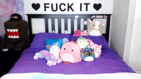 Mackenzie Wolfe online show from 11.09.25