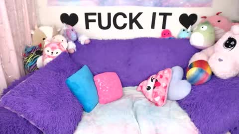 Mackenzie Wolfe online show from 02.12.26