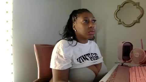 Snapshot of madam_glam chatting on 04.29.26 madam_glam online show from 04.29.26