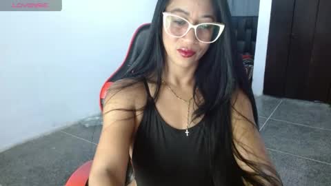 Snapshot of madam_klauss chatting on 05.06.26 EMILY online show from 05.06.26
