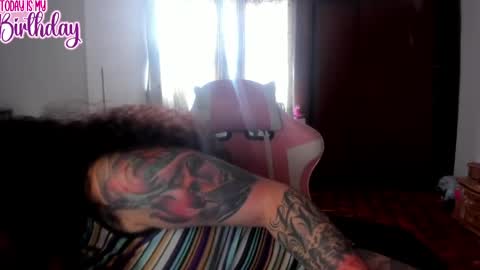 Snapshot of madam_sativa chatting on 05.17.26 di online show from 05.17.26