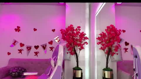 Snapshot of maddie_t18 chatting on 02.16.26 maddie_t18 online show from 02.16.26