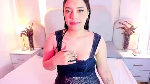 Snapshot of maddieevans_ chatting on 11.28.25 Maddie online show from 11.28.25