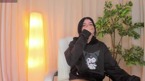 Maddy Please help me with your thumbs up its important online show from 03.06.25