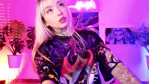maddy_uwu online show from 02.22.25