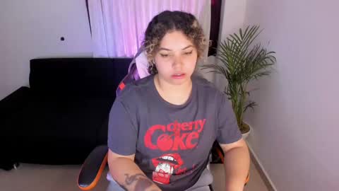 Snapshot of madelaine_taylor chatting on 01.14.25 madelaine_taylor online show from 01.14.25