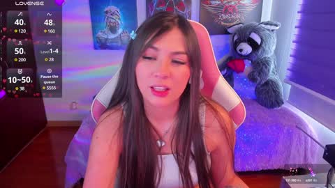 Snapshot of madeleine_shinobi chatting on 12.18.24 Emily Only Fans online show from 12.18.24