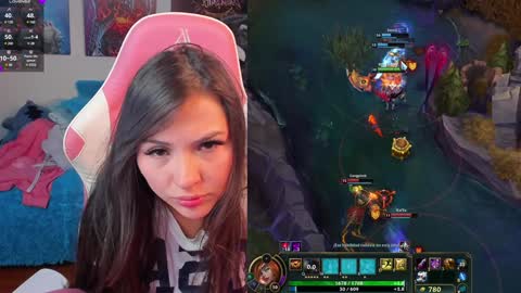 Snapshot of madeleine_shinobi chatting on 01.16.25 Emily Only Fans online show from 01.16.25