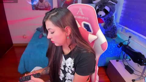 Snapshot of madeleine_shinobi chatting on 01.27.25 Emily Only Fans online show from 01.27.25