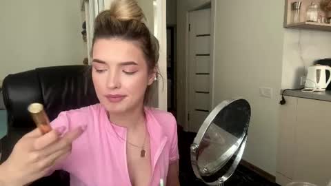 Snapshot of madelenequirk chatting on 07.04.26 Alisa online show from 07.04.26