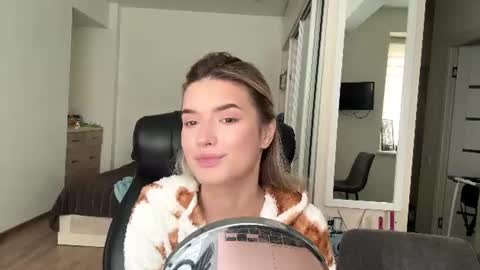 Snapshot of madelenequirk chatting on 07.09.26 Alisa online show from 07.09.26