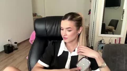 Snapshot of madelenequirk chatting on 07.14.26 Alisa online show from 07.14.26