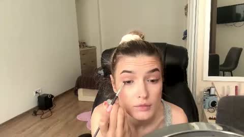 Snapshot of madelenequirk chatting on 07.28.26 Alisa online show from 07.28.26
