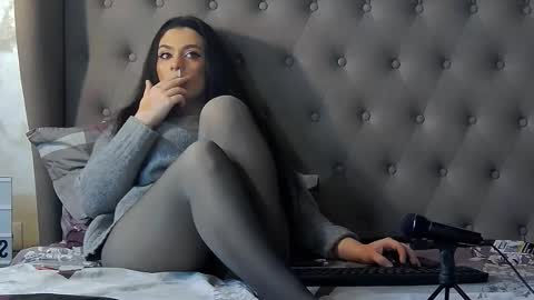 madelynvelure online show from 11.19.25