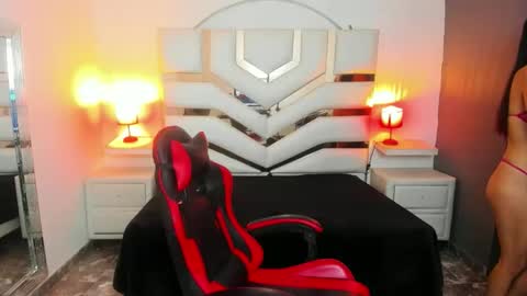 Madison Carzon online show from 11.19.25