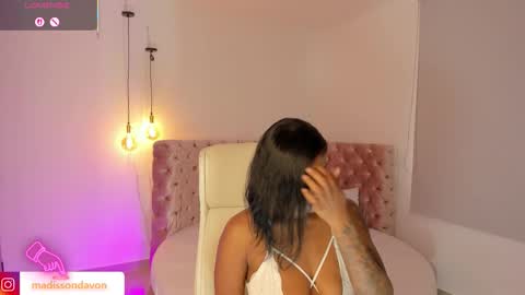 Snapshot of madisson_davon chatting on 10.14.25 Madisson Davon online show from 10.14.25