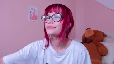 Mae Lyra online show from 10.30.25