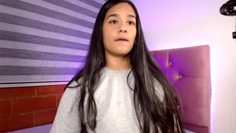 Snapshot of maeena chatting on 01.13.25 maeena online show from 01.13.25