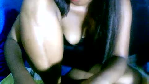 Snapshot of maelahlove chatting on 12.21.24 MaelahLove online show from 12.21.24