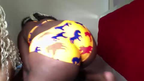 Snapshot of maelys_t chatting on 05.04.26 Maelys online show from 05.04.26