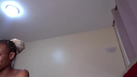 Snapshot of maelys_t chatting on 05.16.26 Maelys online show from 05.16.26