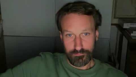 Snapshot of maenu_69 chatting on 10.31.25 maenu_69 online show from 10.31.25