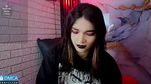 Snapshot of maevekuro chatting on 06.18.26 maevekuro online show from 06.18.26