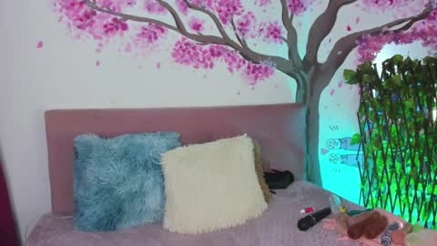 Snapshot of magali_11 chatting on 01.12.25 magali online show from 01.12.25