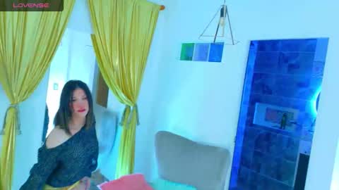 Snapshot of magali_11 chatting on 10.04.25 magali online show from 10.04.25