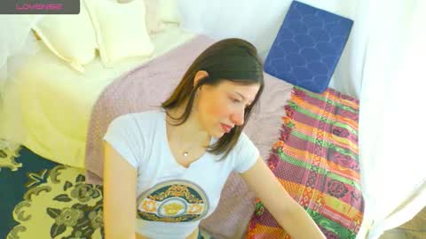 Snapshot of magali_11 chatting on 10.19.25 magali online show from 10.19.25