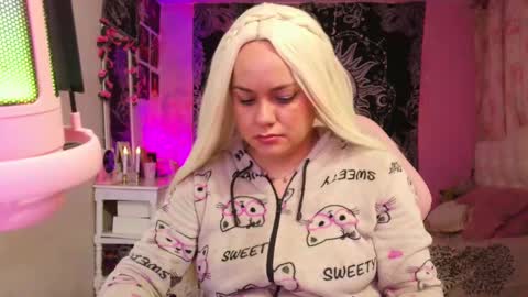 Claire online show from 01.11.25