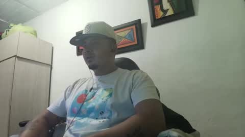 Snapshot of magic_milk23 chatting on 10.06.25 magic_milk23 online show from 10.06.25