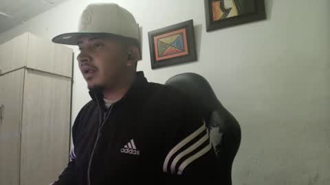 Snapshot of magic_milk23 chatting on 10.10.25 magic_milk23 online show from 10.10.25