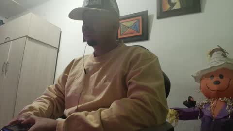 Snapshot of magic_milk23 chatting on 10.12.25 magic_milk23 online show from 10.12.25