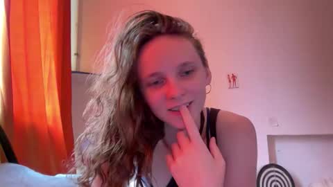 Mikky or Moon online show from 09.18.25