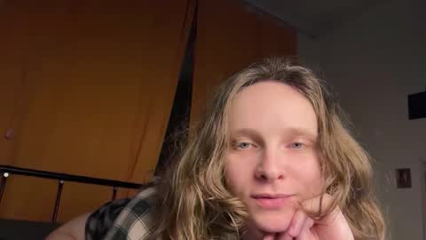 Mikky or Moon online show from 10.25.25