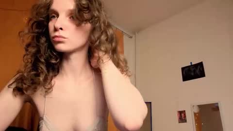 Mikky or Moon online show from 12.17.25