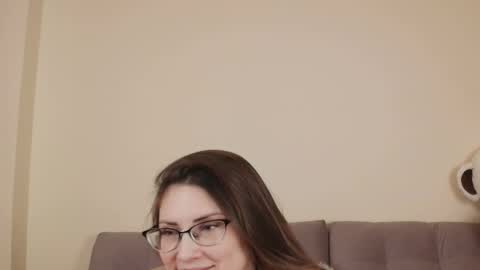 Snapshot of magic_touch_ chatting on 02.11.26 vanessa online show from 02.11.26