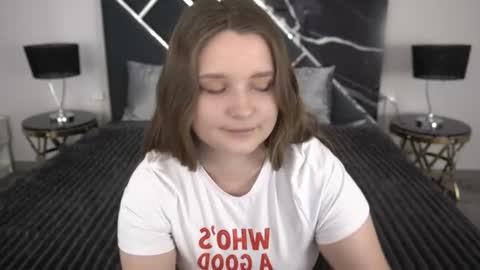 Snapshot of magicpeachhs chatting on 07.07.26 Emily online show from 07.07.26