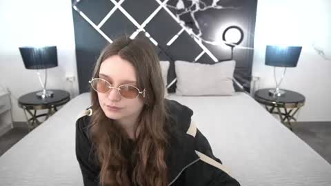Snapshot of magicpeachhs chatting on 07.29.26 Emily online show from 07.29.26