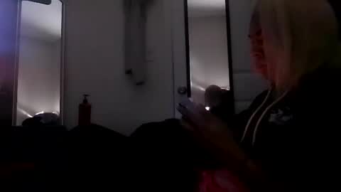 Snapshot of magiicboo chatting on 10.28.25 magiicboo online show from 10.28.25