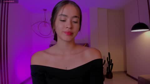 Snapshot of maiacollins chatting on 09.15.25 Maia online show from 09.15.25