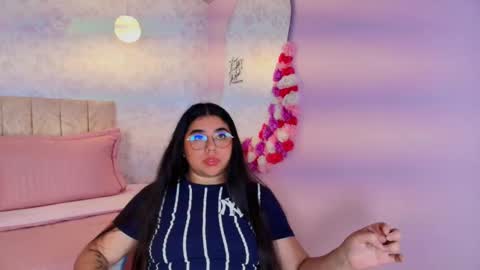 Snapshot of mailyn_rose chatting on 10.22.25 mailyn_rose online show from 10.22.25
