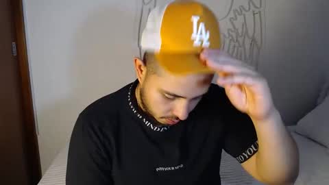 Snapshot of maison_xmed chatting on 02.19.26 maison_xmed online show from 02.19.26