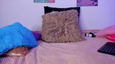 Snapshot of maithe_022 chatting on 02.26.26 mai online show from 02.26.26