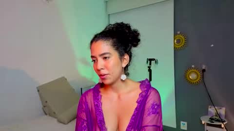 Snapshot of maithe_perroni chatting on 02.16.26 Lauu online show from 02.16.26