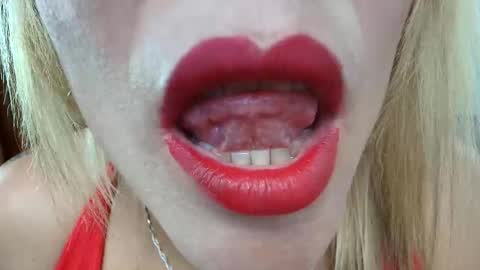 Snapshot of majo_soussa chatting on 10.01.25 Majo Soussa online show from 10.01.25