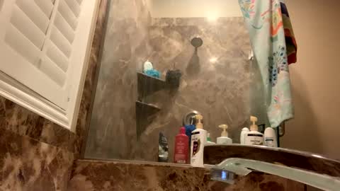 Snapshot of makeouthilldani chatting on 12.30.24 hokulani online show from 12.30.24