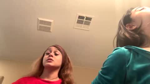 Snapshot of makeouthilldani chatting on 12.31.24 hokulani online show from 12.31.24