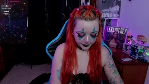 Snapshot of maki33_ chatting on 04.13.26 petite clown online show from 04.13.26